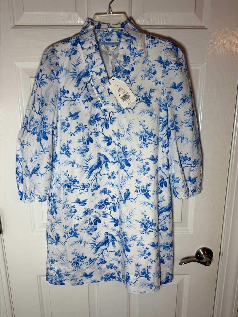 Crown &‎ Ivy Blue White Toile Bird Print Ruffle Neck Shift Dress NWT Size S